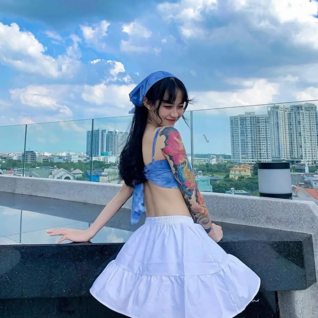 燃烧的月亮 海报